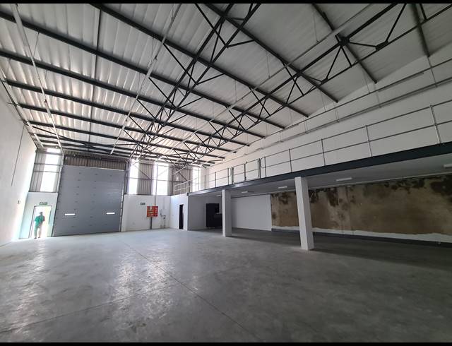 501M² WAREHOUSE TO LET IN LONGLAKE
